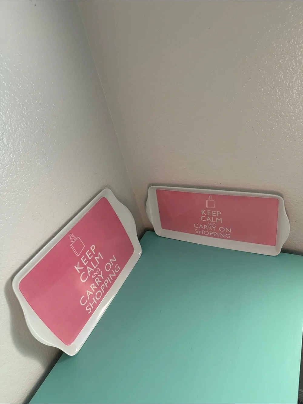 Home Essentials Set of 2 rectangular melamine serving trays ‘Keep Calm&Carry On’